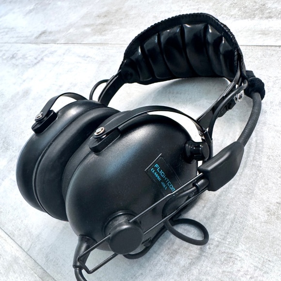 FLIGHTCOM Classic 4DLX Pilot Headset - Picture 2 of 3